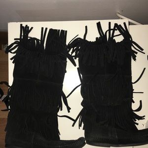 Minnetonka 3-LAYER FRINGE BOOT